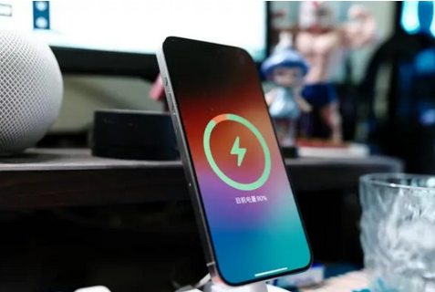 积石山苹果15换屏服务分享用什么充电器给iPhone15充电更好 